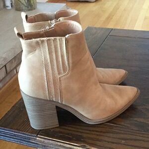 Target Women's Tan Faux Suede Pointed Toe Block Heel Ankle Boots‎ Size 7.5